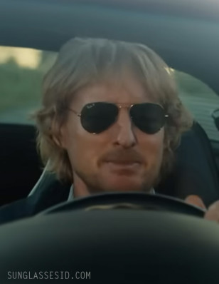 In this scene, when he's driving in the yellow Corvette, he wears a similar Ray-Ban RB3025 Aviator model, but with dark Polarized lenses.
