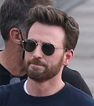 Chris Evans was spotted wearing Ray-Ban RB3447 sunglasses on the set of Ghosted (2023).