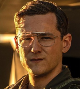 Lewis Pullman wears Ray-Ban RX6389 The General eyeglasses in Top Gun: Maverick (2022).