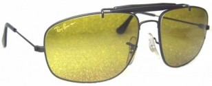 The model worn in the movie is the vintage B&L Ray-Ban W1700