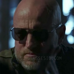 Woody Harrelson wears black RE Aviator sunglasses in War for the Planet of the Apes.