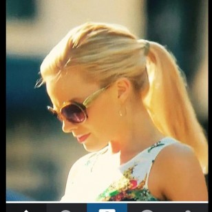 Margot Robbie wears Sama Gossip sunglasses in Focus.