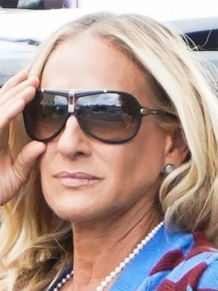 The black sunglasses worn by Sarah Jessica Parker in And Just Like That... Season 3.