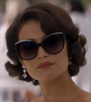 Gemma Arterton wears Tiffany & Co TF4134B cat eye sunglasses in Murder Mystery (2019).