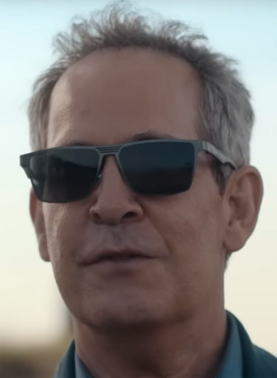 The sunglasses Tom Hollander wears in The Iris Affair (2025) have not yet been identified. The sunglasses Tom Hollander wears in The Iris Affair (2025) have not yet been identified.