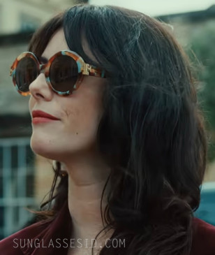 Kaya Scodelario wears colorful Tory Burch Eleanor TY7210U sunglasses in Season 2, Episode 2 of The Gentlemen.