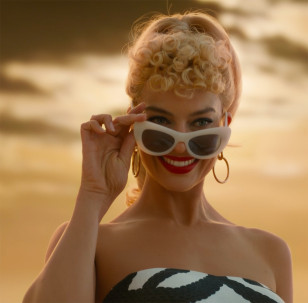 Margot Robbie wears wahite cat-eye sunglasses in Barbie.
