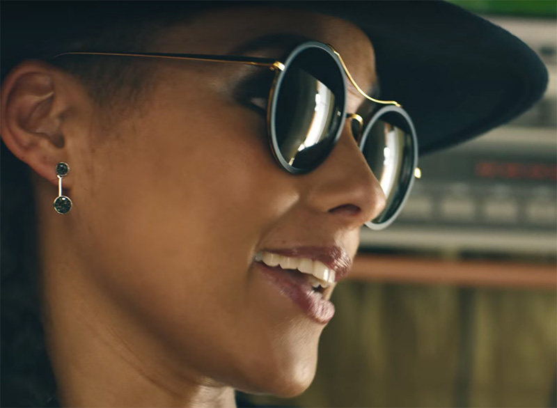 Gucci 4252/N/S - Alicia Keys - Levi's commercial | Sunglasses ID -  celebrity sunglasses